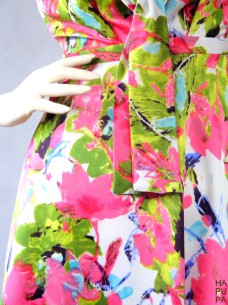 6161_067-HAPUPA-Satenove-kvetinove-saty 075