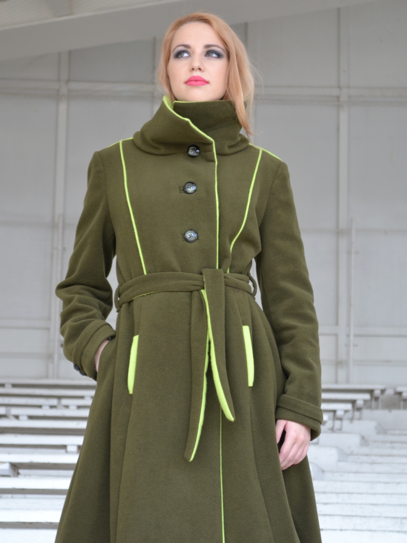 Zimní zelený kabát s kašmírem