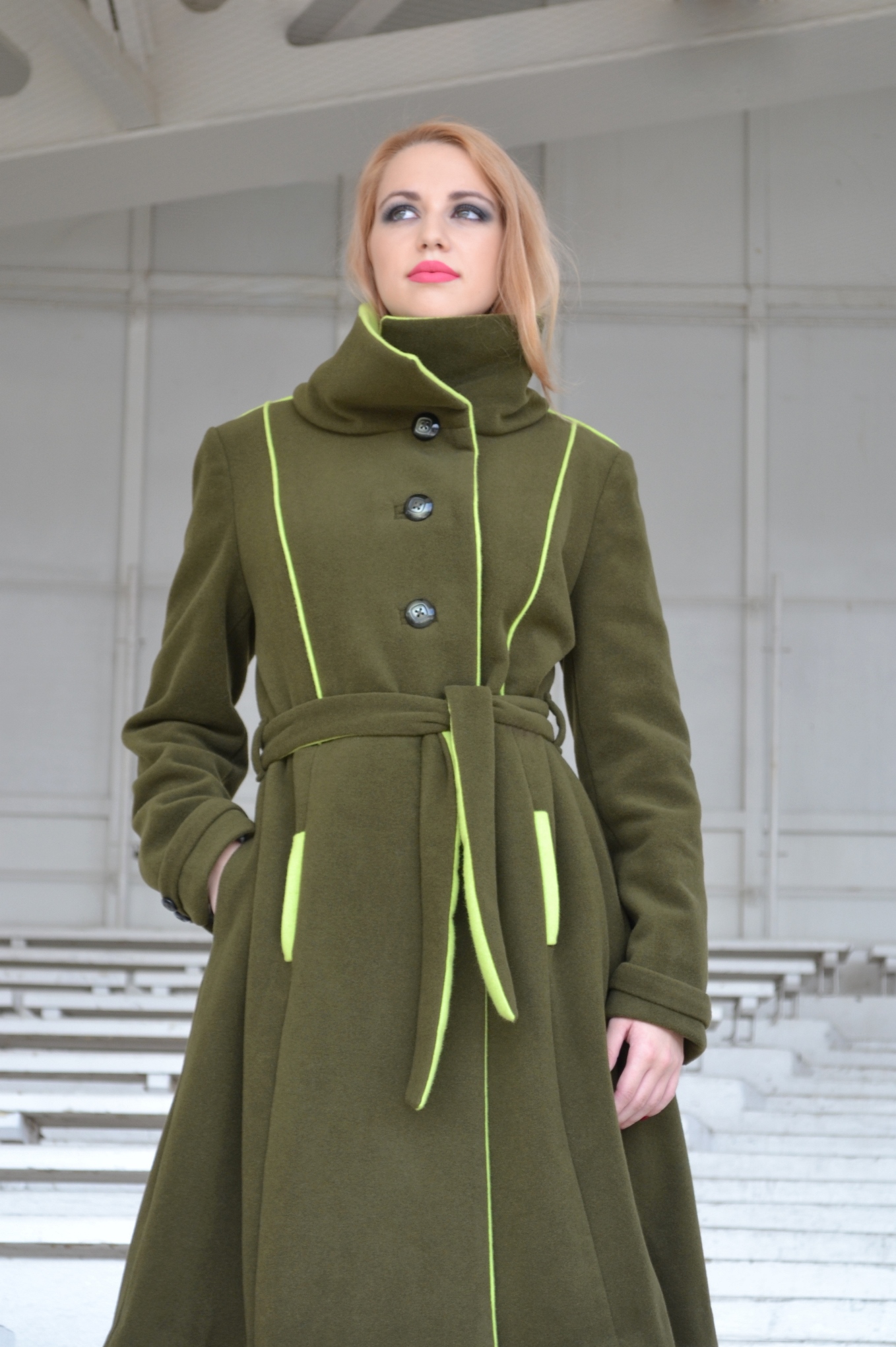 Fotografie pro model – Zimní zelený kabát s kašmírem
