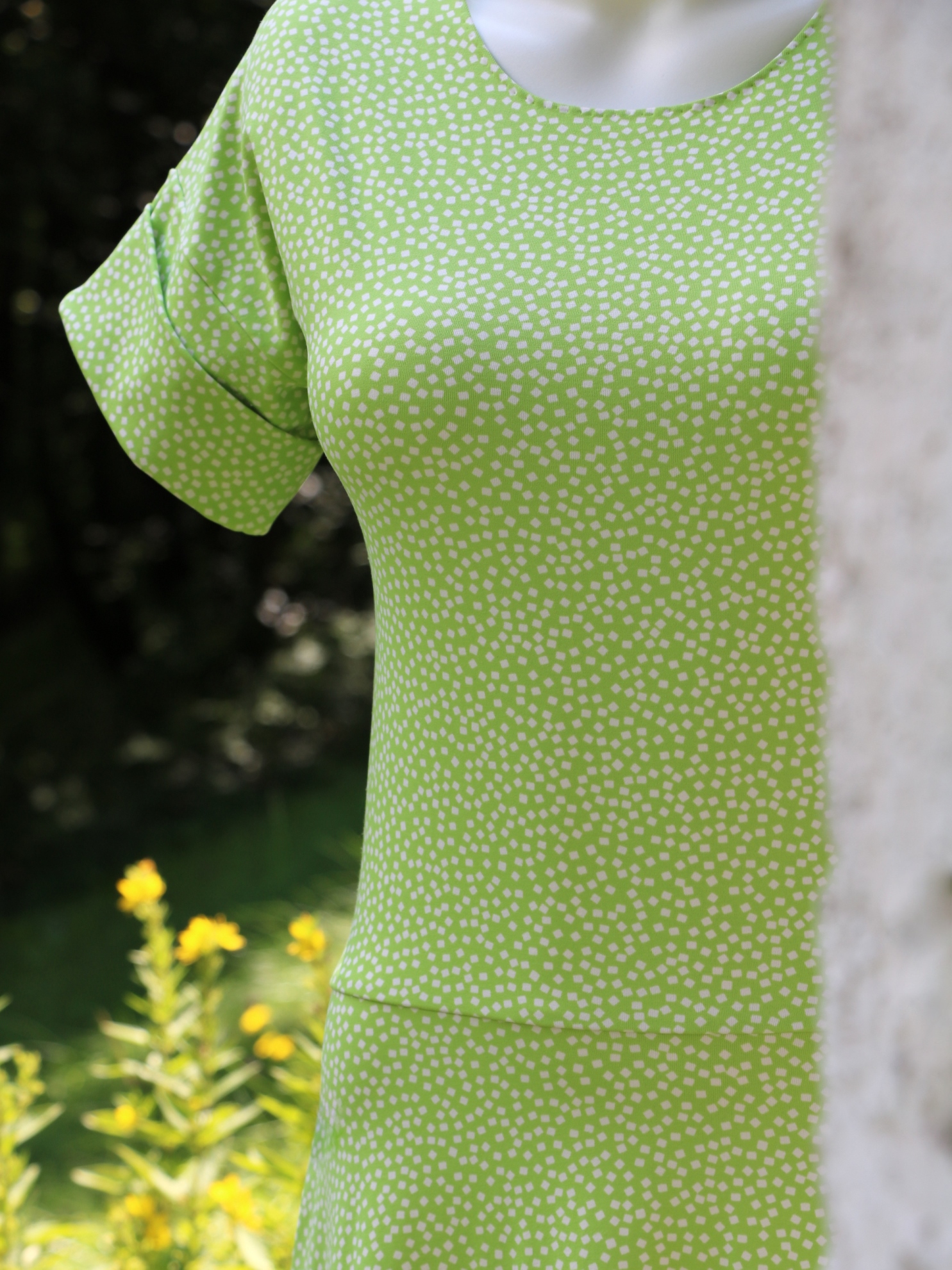 Zelené šaty s kostičkami